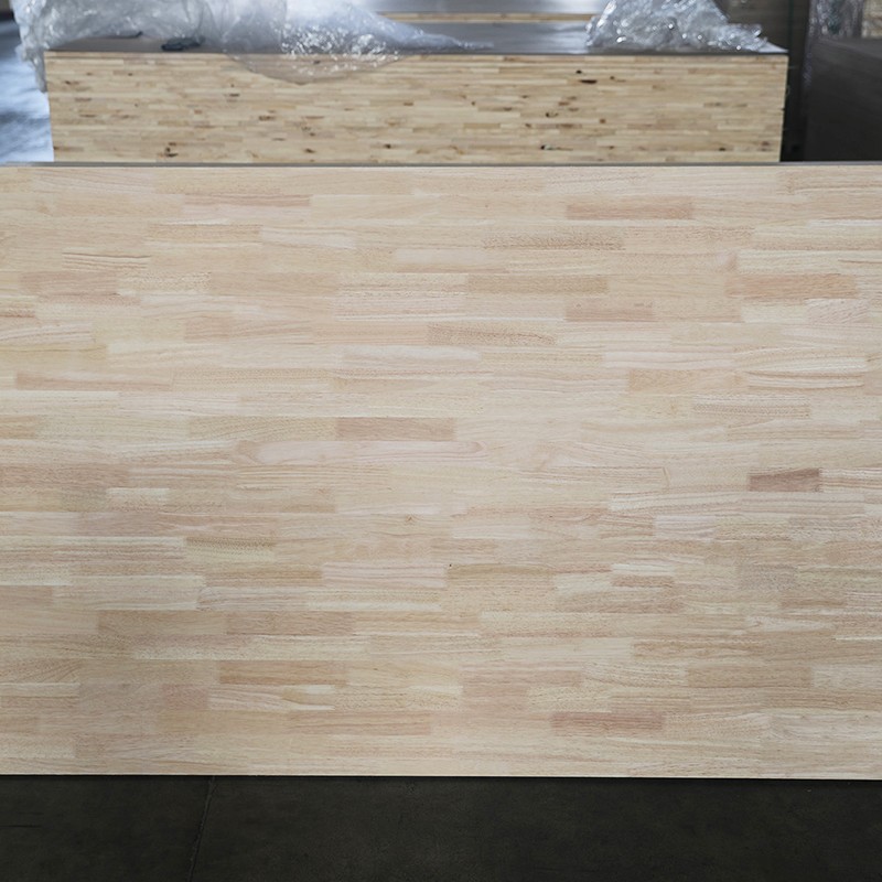 Panneau massif abouté en pin